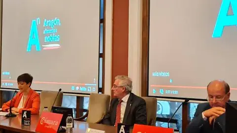 El consejero de Agricultura, Ganader&iacute;a y Medio Ambiente ha animado a la sociedad a consumir productos de calidad. 