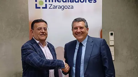En la r&uacute;brica estuvieron el director de Zona Noreste de Pelayo, Luis Ros, y el presidente del Colegio, Miguel de las Morenas