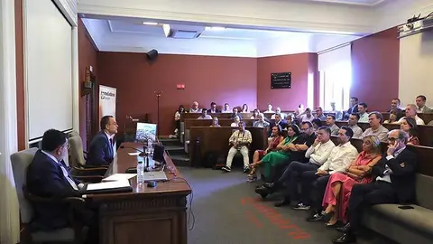La charla de Pedro Ba&ntilde;os se enmarca en el 55 aniversario del Colegio