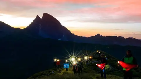 Casi 300 cimas del Pirineo estuvieron iluminadas por esta acci&oacute;n. 