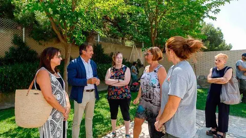 Las obras incluyen labores de alba&ntilde;iler&iacute;a, jardiner&iacute;a y pintura, en unos casos para acondicionar viviendas de personas con pocos recursos, fachadas y zonas comunes de estos edificios.