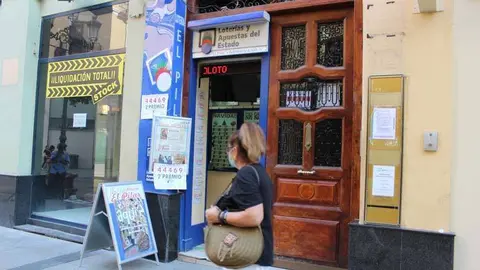 Varios clientes eligen una fecha se&ntilde;alada o terminaciones impares para marcar la suerte del sorteo.