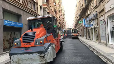 Operaci&oacute;n asfalto en una calle de Zaragoza
