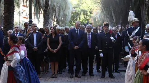Jorge Azc&oacute;n y equipo de gobierno en el homenaje a las hero&iacute;nas de Los Sitios