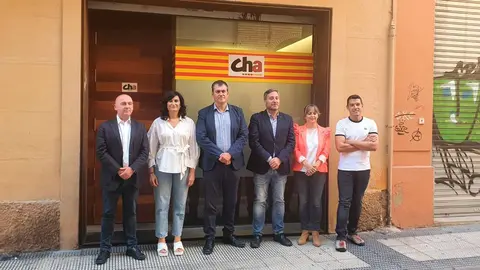 Foto de los cinco primeros puestos de la Chunta Aragonesista en su lista por Zaragoza junto a su presidente Joaqu&iacute;n Palac&iacute;n