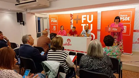 Foto de la reuni&oacute;n de la Asamblea Local del PSOE de Huesca