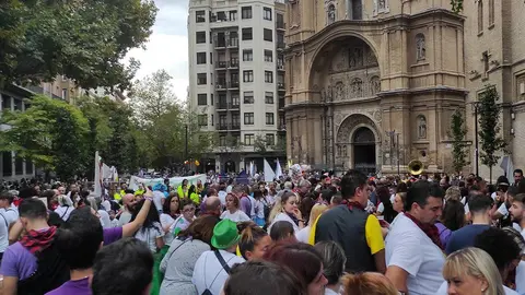 arrejuntamiento de Uni&oacute;n Pe&ntilde;ista en la plaza Santa Engracia