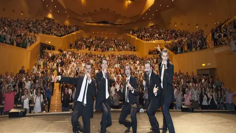 B Vocal actuando