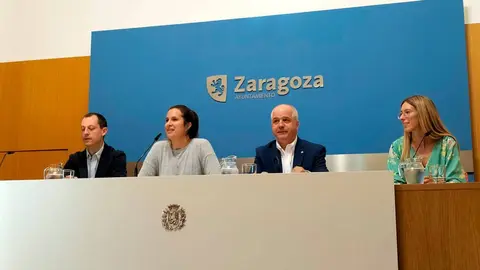 El presidente y t&eacute;cnico del Centro Deportivo De Ashi, Daniel Parra; la concejala delegada de Deportes, Cristina Garc&iacute;a;  la Federaci&oacute;n Espa&ntilde;ola de K&aacute;rate, Antonio Moreno; y la presidenta de Ammat, Patricia Garc&iacute;a 