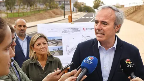 Imagen de Jorge Azc&oacute;n dando declaraciones