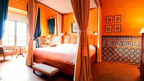 Habitaci&oacute;n de con cama con dosel