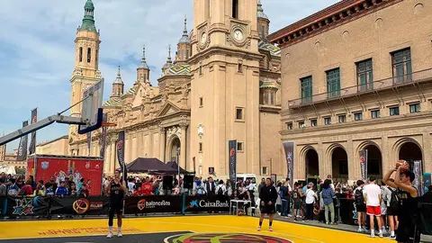 Plaza del Pilar convertida en cancha de baloncesto