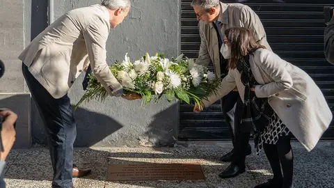 Jorge Azc&oacute;n en la placa de Roger de Tur