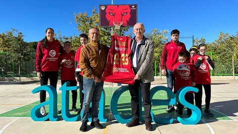 Foto de familia de Arades y Basket Zaragoza