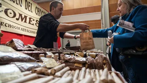 Imagen de un vendedor de chocolate