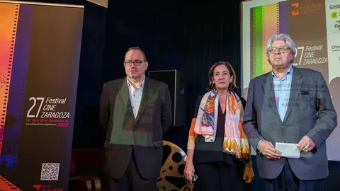 Foto de familia de los representantes del Festival