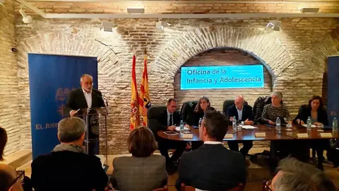 El lugarteniente del Justicia, Javier Hern&aacute;ndez, durante su intervenci&oacute;n