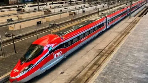Tren de Iryo en la estaci&oacute;n delicias