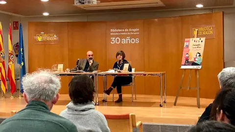 V&iacute;ctor Lucea y Ana Alcolea en la Biblioteca de Arag&oacute;n