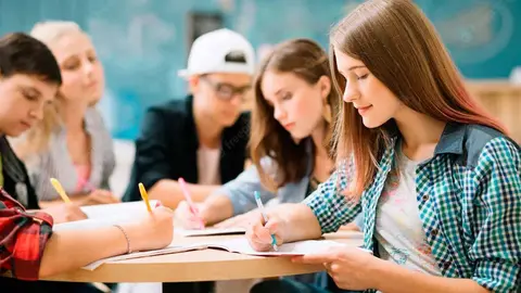 El 44,5% de los encuestados cree que habr&aacute; m&aacute;s paro o falta de trabajo