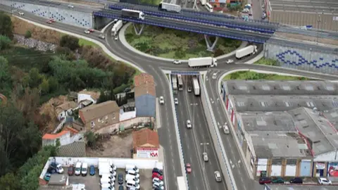Los veh&iacute;culos de la A-68 que no quieran incorporarse al Cuarto Cintur&oacute;n podr&aacute;n continuar por el t&uacute;nel sin entrar a la rotonda