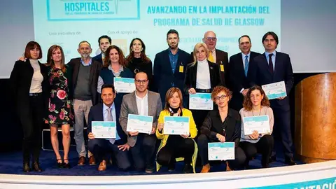 La plataforma Sanidad #PorElClima ha premiado la iniciativa del centro zaragozano. En la imagen, Carmen Vicente, gerente del HSJD, en el centro de la l&iacute;nea inferior