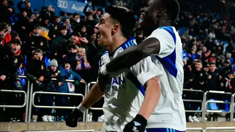 Bermejo celebra un gol con Gueye