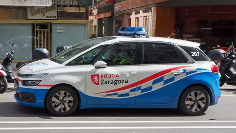 Un coche de la Polic&iacute;a de Zaragoza