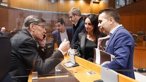 Los diputados cierran filas en torno a Aliaga