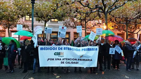 Los profesionales denuncian &ldquo;unas consultas y urgencias que no dan abasto&rdquo;