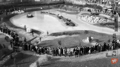 Vista general del Bel&eacute;n instalado en los solares del antiguo Cuartel del Carmen, con la calle capit&aacute;n Portol&eacute;s al fondo, hoy calle del doctor Val Carreres. Gerardo Sancho, 1961. Archivo Municipal de Zaragoza, 4-1-105835