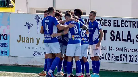 Los jugadores del Teruel celebran un gol