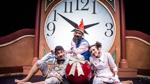 tres actores de reparto de la obra de teatro "El cascanueces y el rey de los gatos"