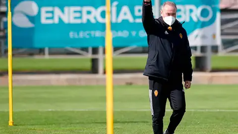 Juan Ignacio Mart&iacute;nez saluda desde el c&eacute;sped de la Ciudad Deportiva