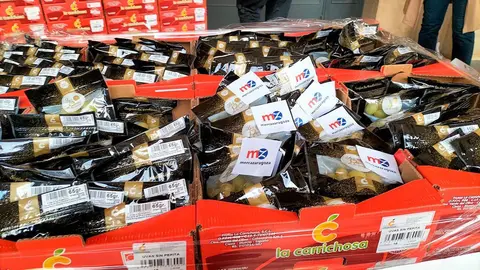 Cajas de Mercazaragoza con las 3.000 bolsas de uva