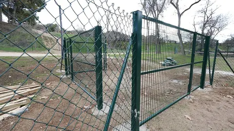 El Jard&iacute;n Japon&eacute;s del Parque Grande se ha transformado en una zona de esparcimiento canina