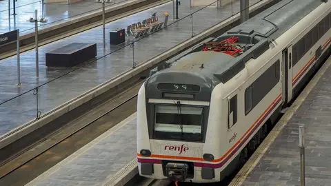 En la estaci&oacute;n de Monz&oacute;n, de la l&iacute;nea Madrid-Bin&eacute;far, se llegaron a superar las cuatro horas