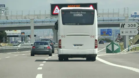 Autob&uacute;s en carretera