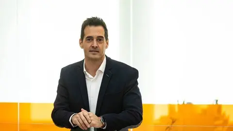Fuertes defiende un partido sin pactos preelectorales con PP ni con PSOE
