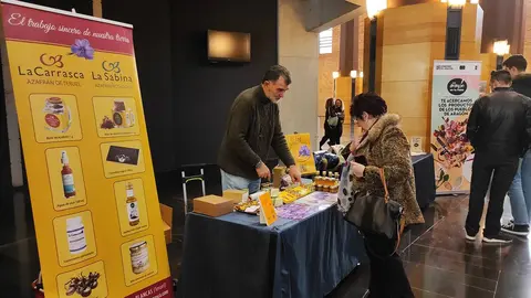expositor de azafr&aacute;n restauraci&oacute;n sostenible