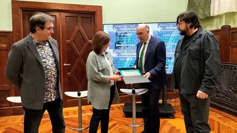 Presentaci&oacute;n del c&oacute;mic sobre el edificio de Caja Rural de Arag&oacute;n