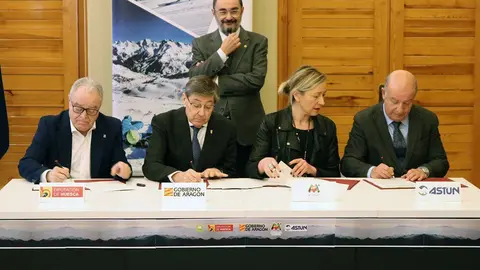 Desde el PP, su portavoz, Mar Vaquero, ha calificado de &ldquo;pura escenificaci&oacute;n&rdquo; el acto de firma celebrado en el Pignatelli