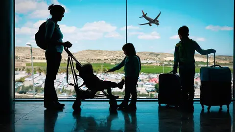 Gente en un aeropuerto