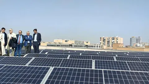 El Ayuntamiento de Zaragoza instalar&aacute; placas fotovoltaicas en 18 edificios p&uacute;blicos. Foto de Archivo