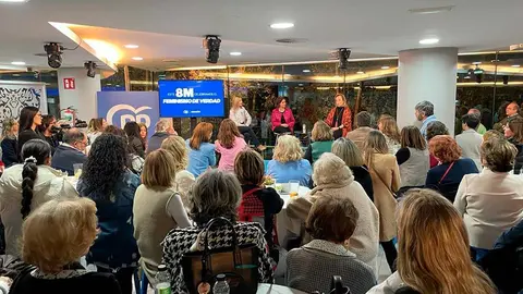 Azc&oacute;n ha cargado contra el PSOE por la ley del "solo s&iacute; es s&iacute;"