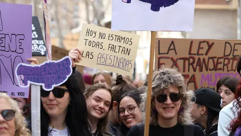 Cientos de estudiantes se han manifestado esta ma&ntilde;ana desde plaza San Francisco | FOTO: LAURA TRIVES