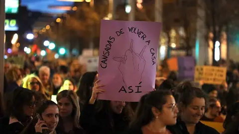 La manifestaci&oacute;n recorre el centro de Zaragoza este 8M | Foto: Laura Trives