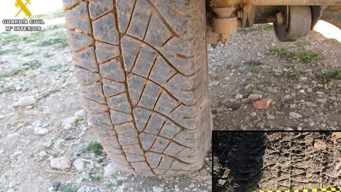 Imagen de la huella que deja la rueda del coche 