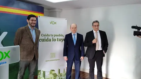 Alejandro Nolasco, Santiago Mor&oacute;n y Julio Calvo han presentado el lema de Vox este viernes