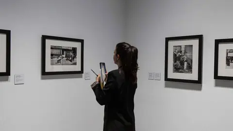 Man Ray, Robert Capa o Carlos Saura re&uacute;nen sus mejores fotograf&iacute;as en "Instantes decisivos". Fotos: Laura Trives